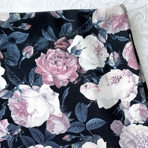 2B bebe size XS Floral Pencil Skirt - Picture 3 of 14
